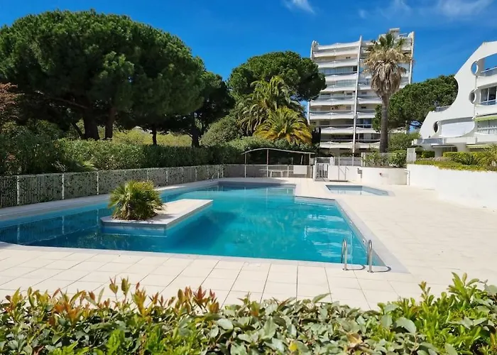 Apartment Luxe étoiles: Renovated Oasis With Pool And Modern Comforts