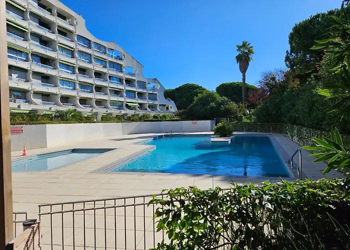 Luxe étoiles: Renovated Oasis With Pool And Modern Comforts La Grande-Motte