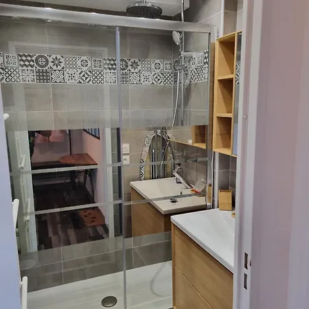 Luxe étoiles: Renovated Oasis With Pool And Modern Comforts Apartment La Grande-Motte