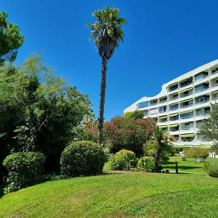 Luxe étoiles: Renovated Oasis With Pool And Modern Comforts La Grande-Motte