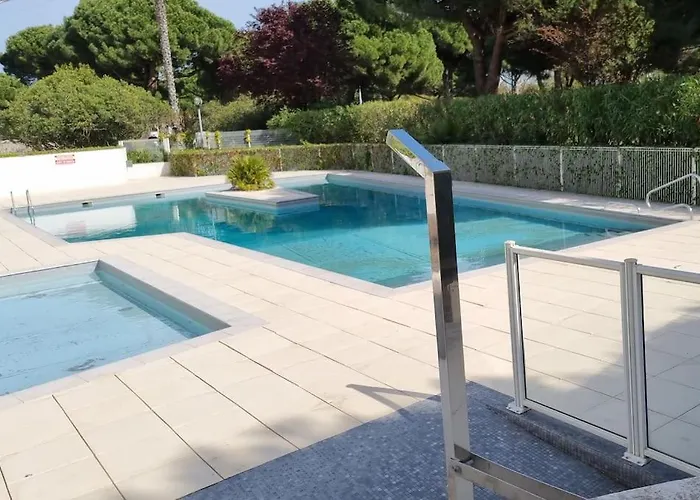 Superbe T2 Confort 3 Etoiles, Entierement Renove Avec Piscine, Parking, Clim, Wifi, Netflix La Grande-Motte